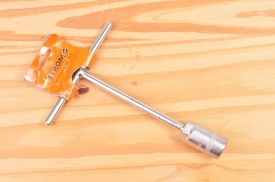 Llave T corta 18mm (1)